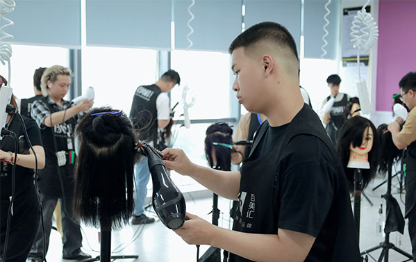 新手入门不迷茫！这5款美发工具先掌握！